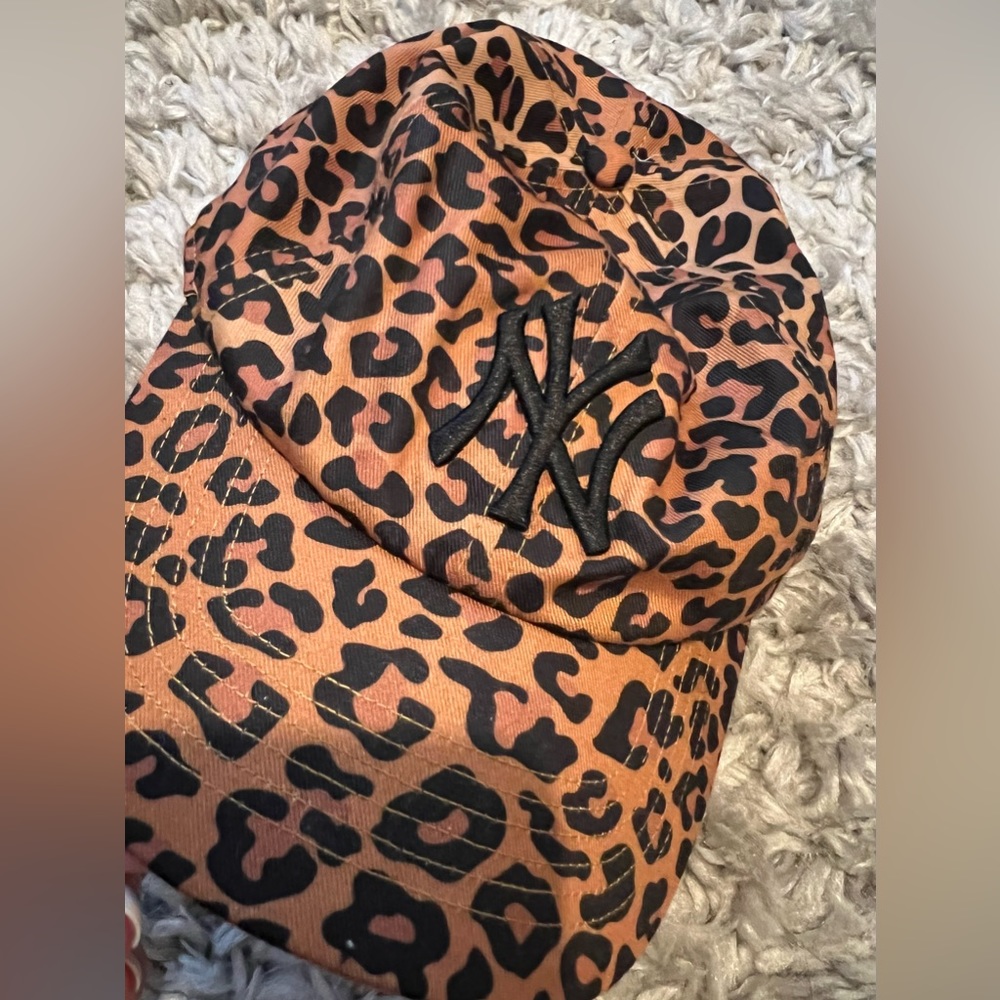 NY Yankees Leopard Hat